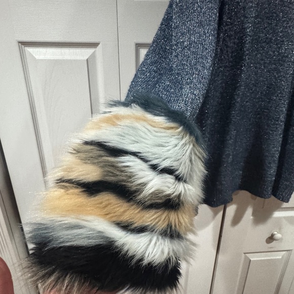 Boston Proper lured denim blue with Faux Fur Cuffs - Picture 7 of 7